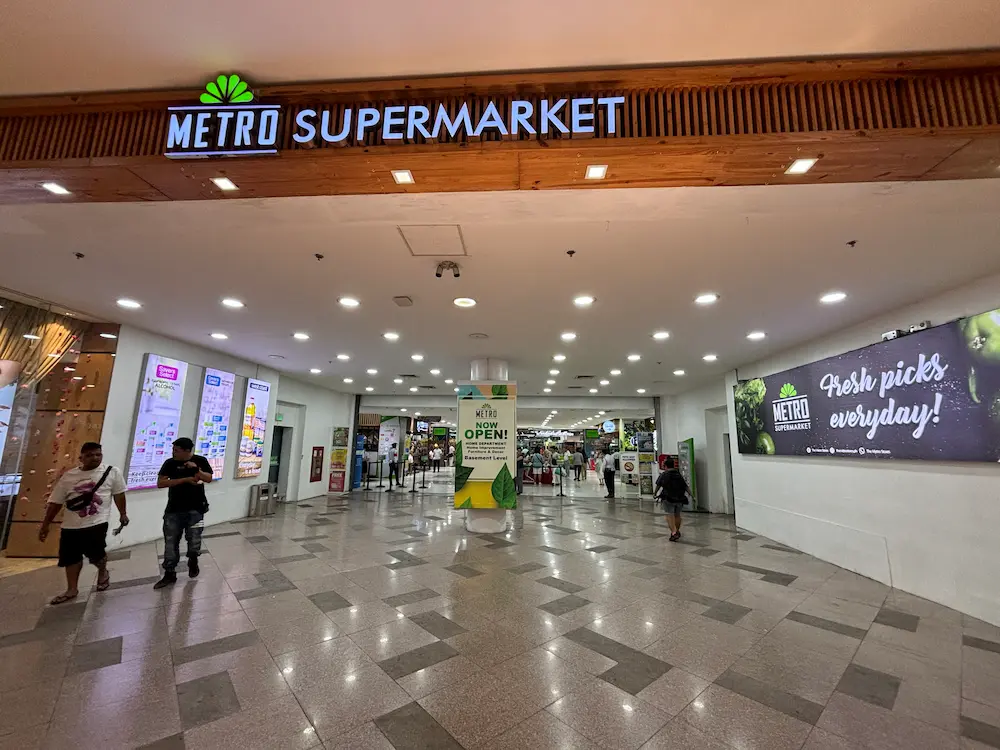 アヤラモールスーパー