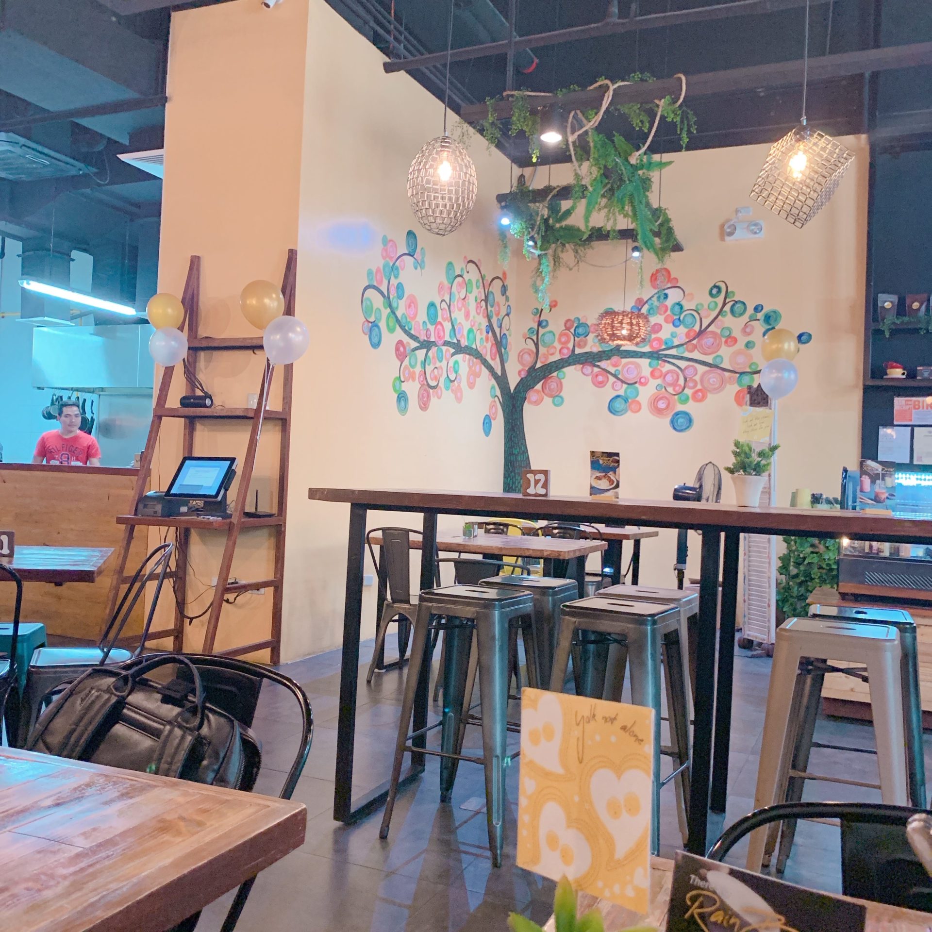 おしゃれなカフェの店内