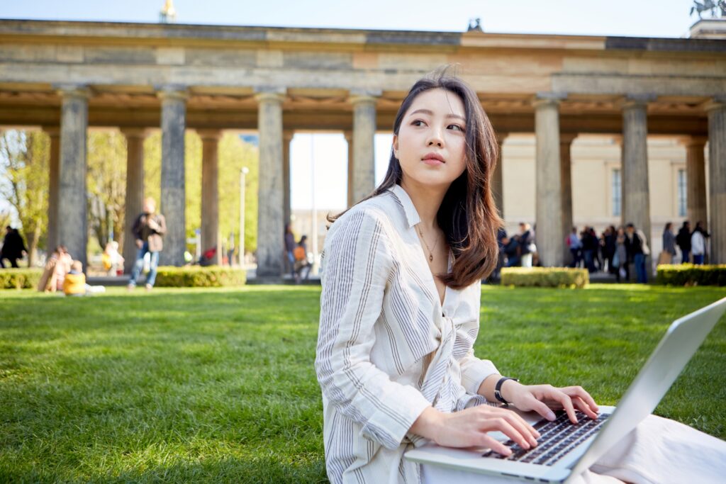 語学留学は就職に有利？目指せる就職先ややるべきことをご紹介