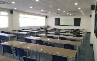 (CPI/シーピーアイ) 大教室・オリエンテーションクラス