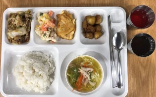 (PINES Main Campus/パインスメインキャンパス) 食事