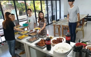 (WE ACADEMY ILOILO/ウィーアカデミー イロイロ) 配膳風景