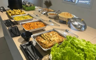 (CLARK WE ACADEMY/クラーク ウィーアカデミー) 配膳風景(2)