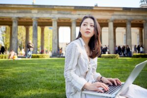 語学留学は就職に有利？目指せる就職先ややるべきことをご紹介