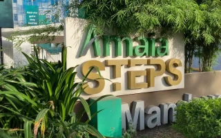 (Howdy/ハウディ) 正面Amaia看板