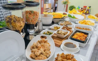 (Baguio JIC/バギオジェイアイシー) 配膳風景(2)