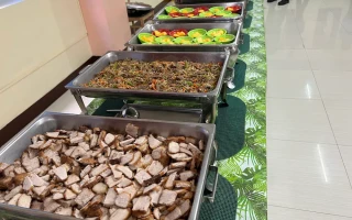 (PINES IELTS Specialized Campus/パインス アイエルツスペシャライズドキャンパス) 配膳風景