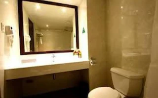 (Universe English/ユニバースイングリッシュ) Manderin Plaza Hotel トイレ