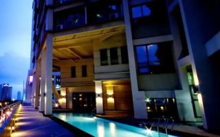 (Universe English/ユニバースイングリッシュ) Manderin Plaza Hotel プール