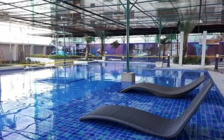 (Universe English/ユニバースイングリッシュ) Horaizon (コンドミニアム寮)プール