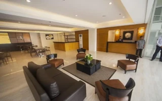 (Universe English/ユニバースイングリッシュ) Ns Royal Hotel ロビー