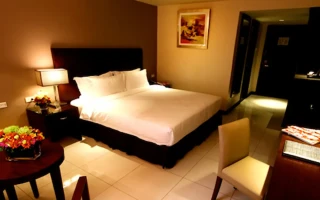 (Universe English/ユニバースイングリッシュ) Manderin Plaza Hotel ベッド