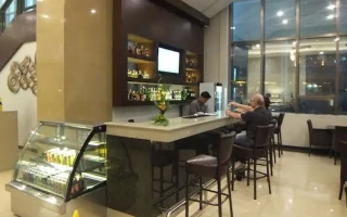 (Universe English/ユニバースイングリッシュ) Manderin Plaza Hotel バー