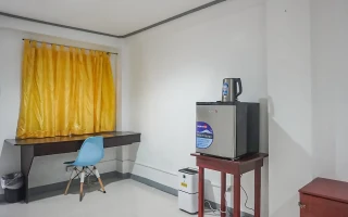 (PINES IELTS Specialized Campus/パインス アイエルツスペシャライズドキャンパス) 机・アメニティー